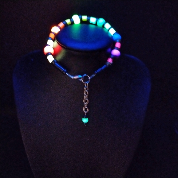 GLOW BRACELET - Picture 6 of 16